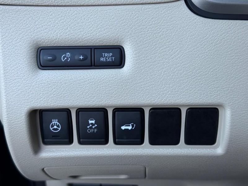 Nissan Murano Vehicle Full-screen Gallery Image 16