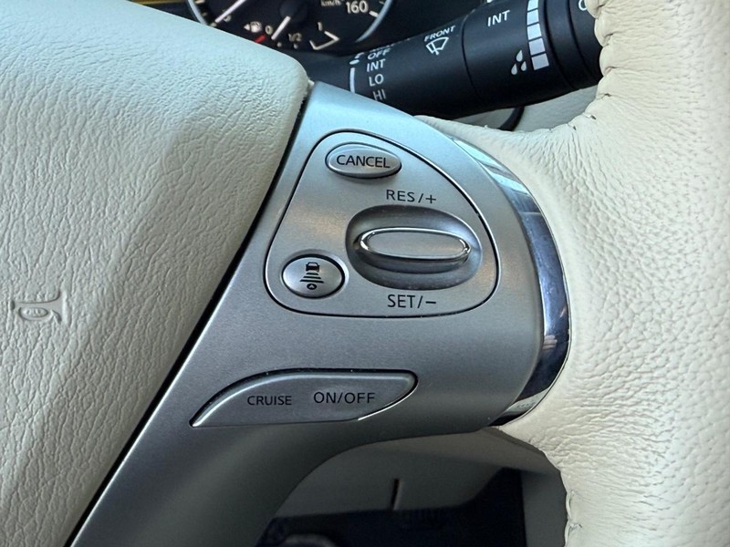 Nissan Murano Vehicle Full-screen Gallery Image 18