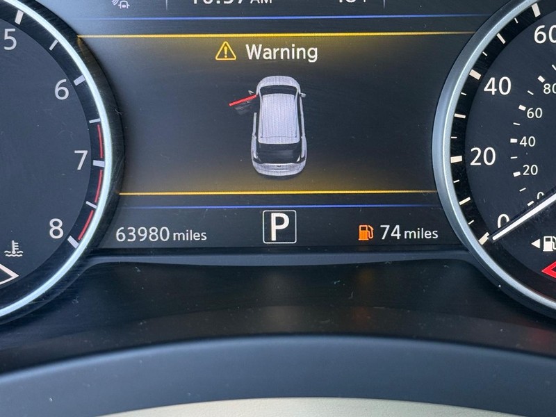 Nissan Murano Vehicle Full-screen Gallery Image 19