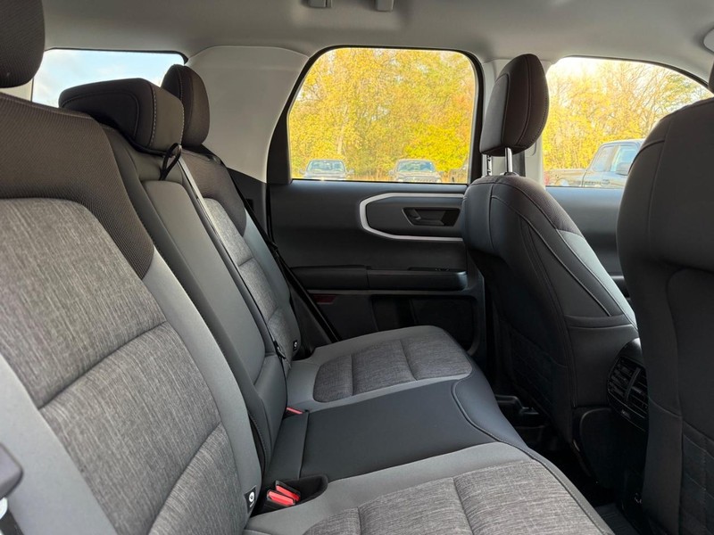 Ford Bronco Sport Vehicle Full-screen Gallery Image 9