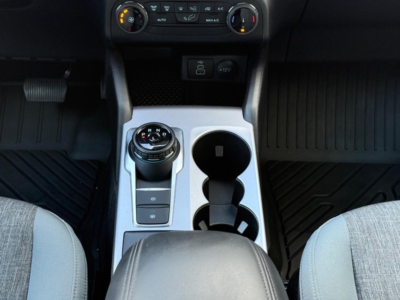 Ford Bronco Sport Vehicle Full-screen Gallery Image 12