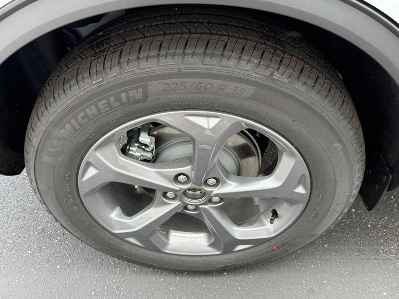 Ford Escape Vehicle Full-screen Gallery Image 4