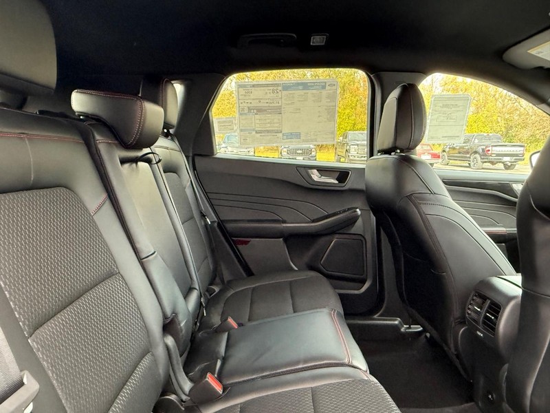 Ford Escape Vehicle Full-screen Gallery Image 5