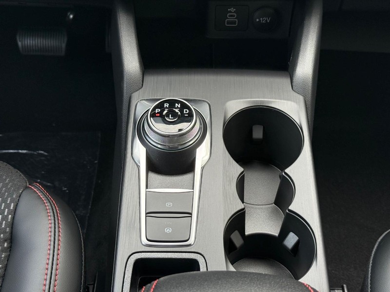 Ford Escape Vehicle Full-screen Gallery Image 8