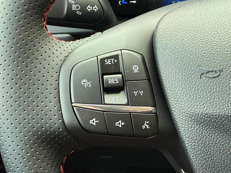 Ford Escape Vehicle Full-screen Gallery Image 11