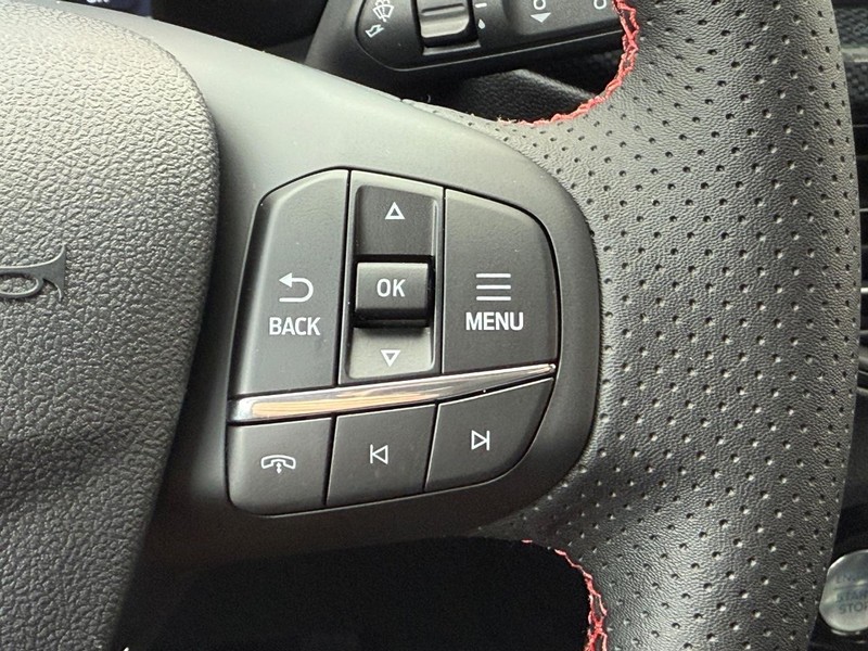 Ford Escape Vehicle Full-screen Gallery Image 12