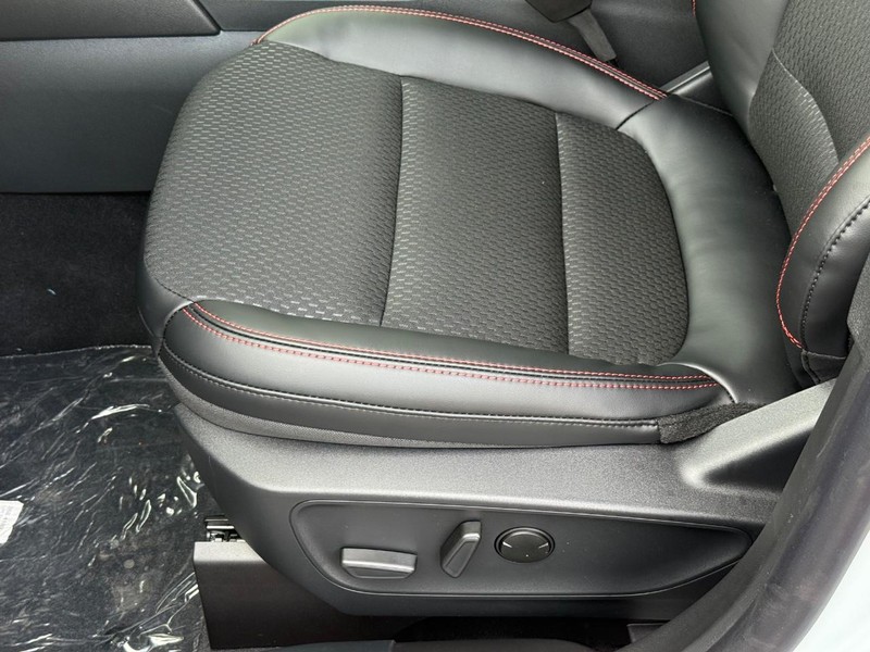 Ford Escape Vehicle Full-screen Gallery Image 16