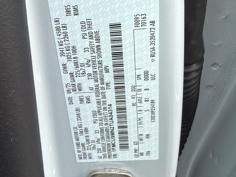 Ford Escape Vehicle Full-screen Gallery Image 17