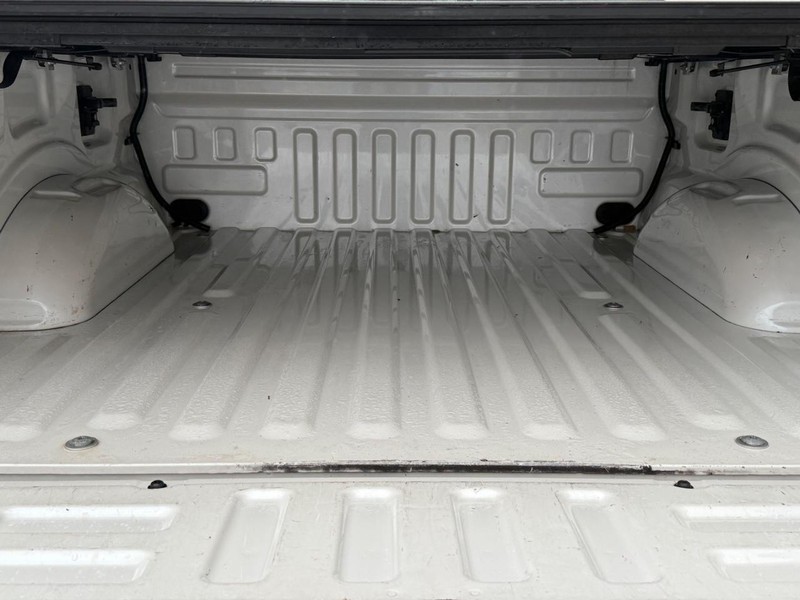 Ford F-150 Vehicle Full-screen Gallery Image 5