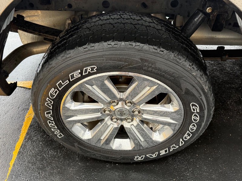 Ford F-150 Vehicle Full-screen Gallery Image 7