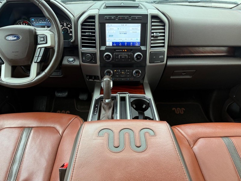 Ford F-150 Vehicle Full-screen Gallery Image 10