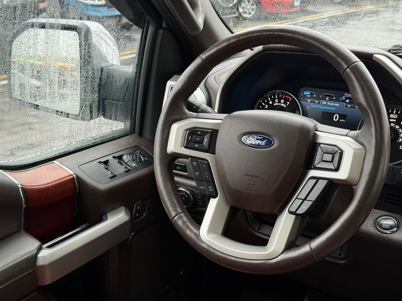 Ford F-150 Vehicle Full-screen Gallery Image 13
