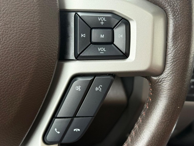 Ford F-150 Vehicle Full-screen Gallery Image 17