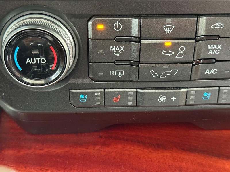 Ford F-150 Vehicle Full-screen Gallery Image 20