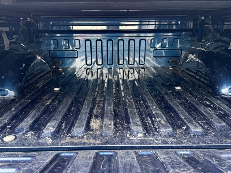 Ford F-150 Vehicle Full-screen Gallery Image 5