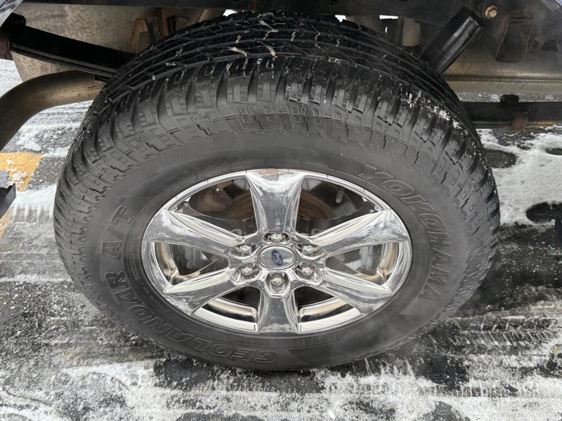 Ford F-150 Vehicle Full-screen Gallery Image 7