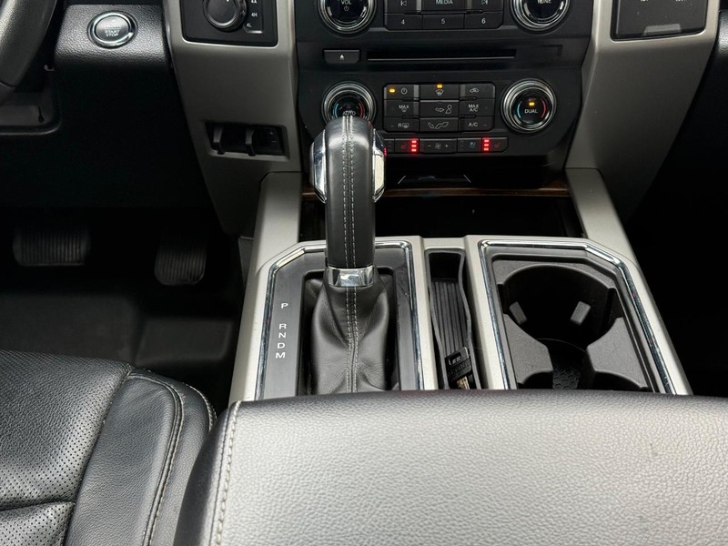 Ford F-150 Vehicle Full-screen Gallery Image 12