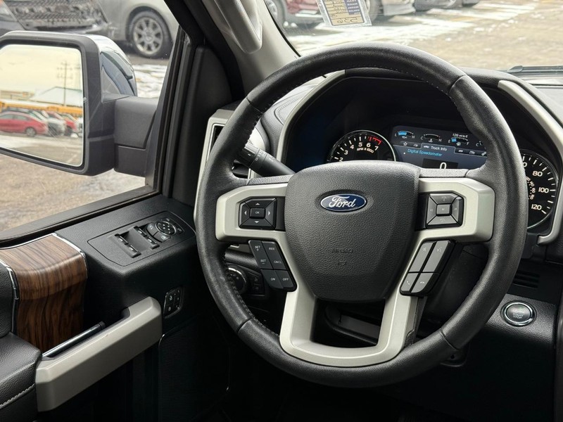 Ford F-150 Vehicle Full-screen Gallery Image 13