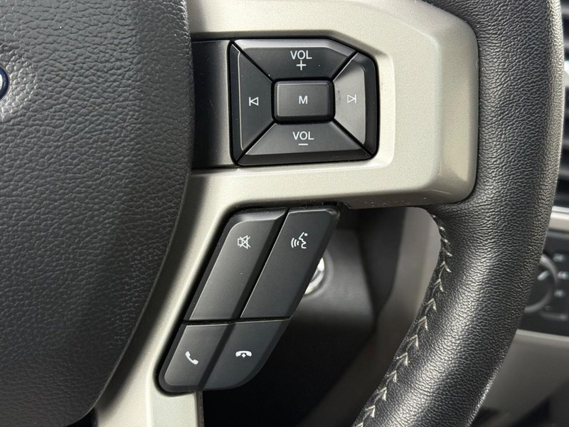 Ford F-150 Vehicle Full-screen Gallery Image 16