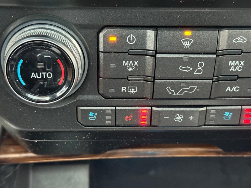 Ford F-150 Vehicle Full-screen Gallery Image 19