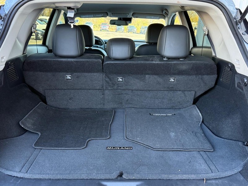 Nissan Murano Vehicle Full-screen Gallery Image 5