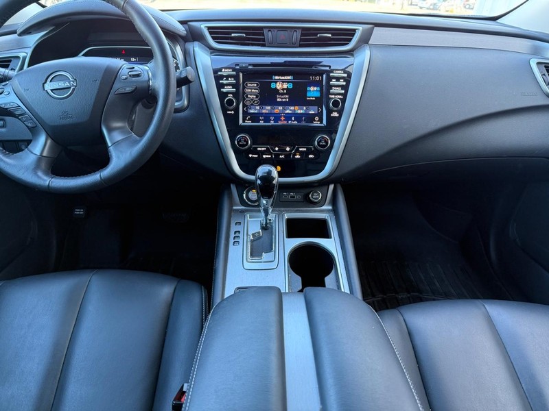 Nissan Murano Vehicle Full-screen Gallery Image 10