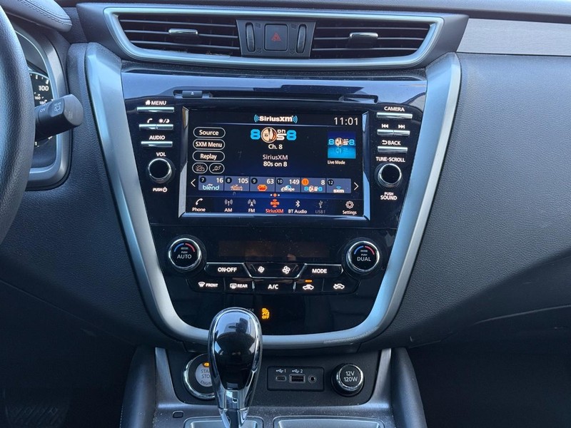 Nissan Murano Vehicle Full-screen Gallery Image 11