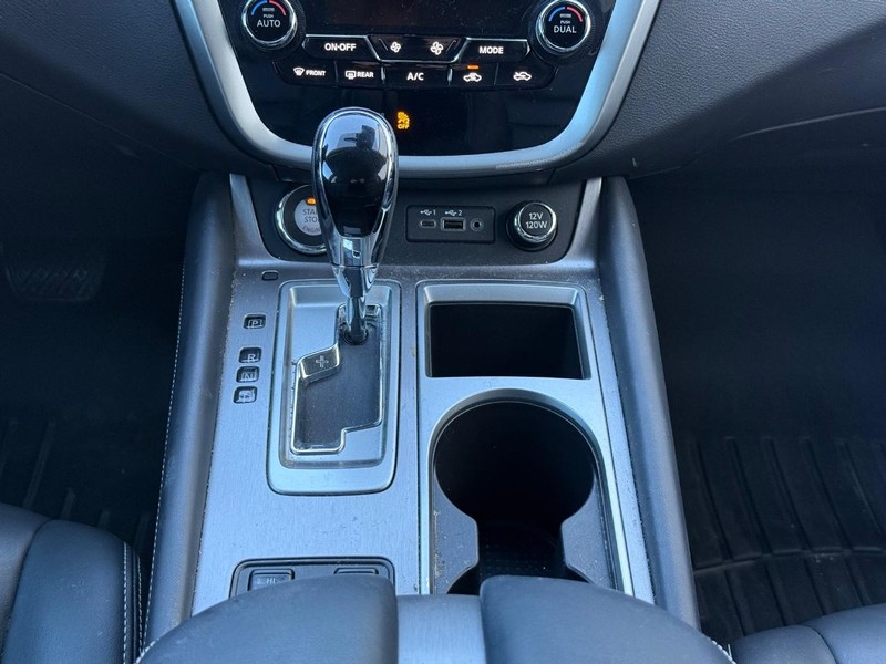 Nissan Murano Vehicle Full-screen Gallery Image 12