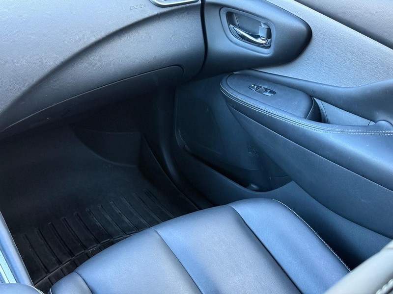 Nissan Murano Vehicle Full-screen Gallery Image 14