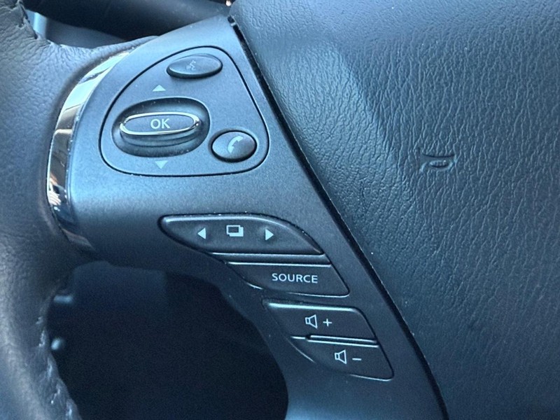 Nissan Murano Vehicle Full-screen Gallery Image 15