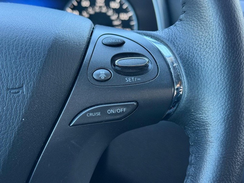 Nissan Murano Vehicle Full-screen Gallery Image 16