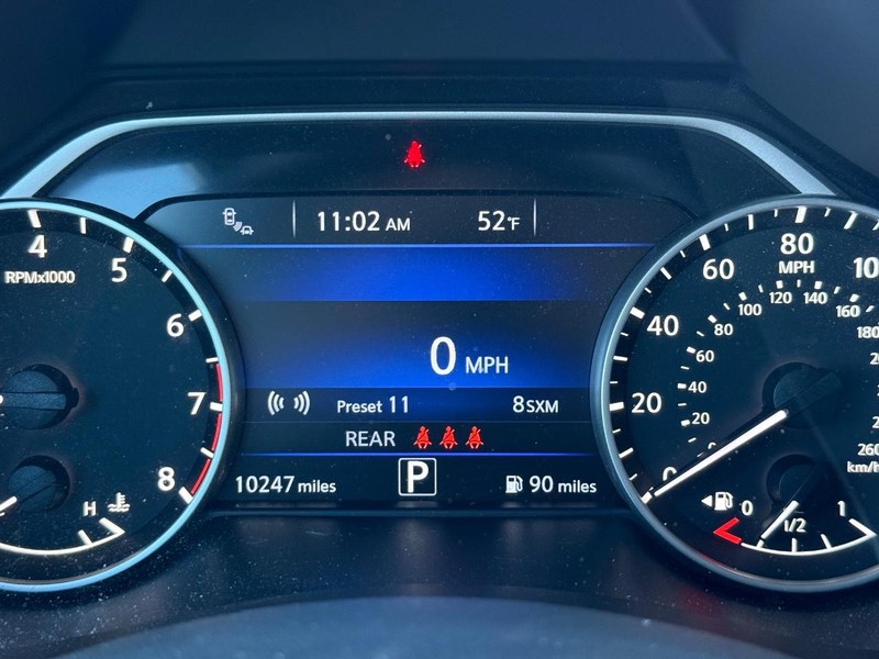 Nissan Murano Vehicle Full-screen Gallery Image 17