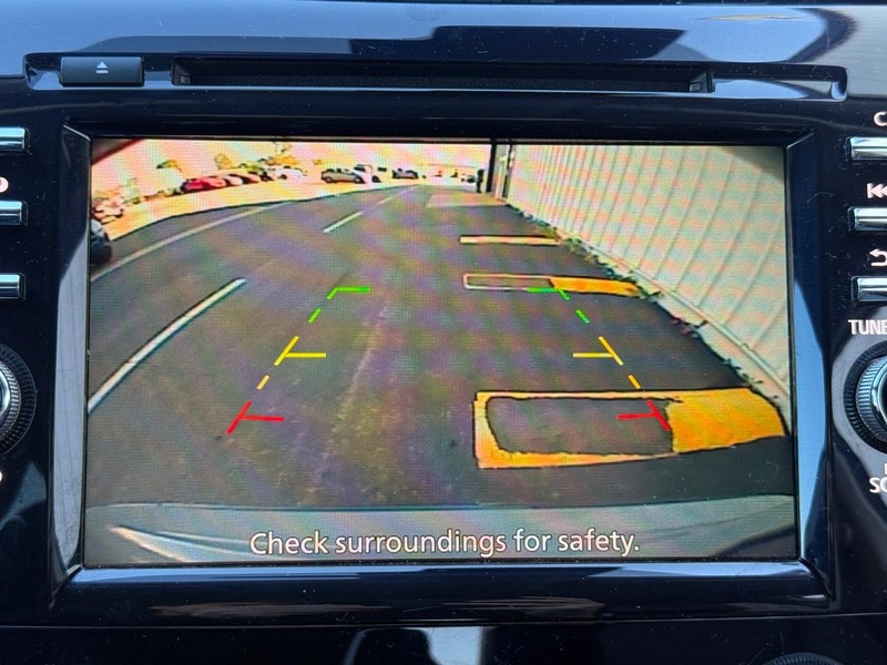 Nissan Murano Vehicle Full-screen Gallery Image 18