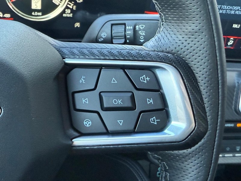 Ford Mustang Vehicle Full-screen Gallery Image 13