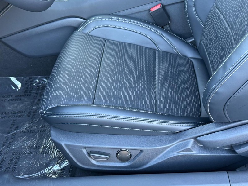 Ford Mustang Vehicle Full-screen Gallery Image 17