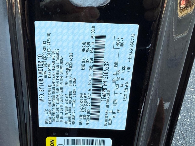 Ford Mustang Vehicle Full-screen Gallery Image 18