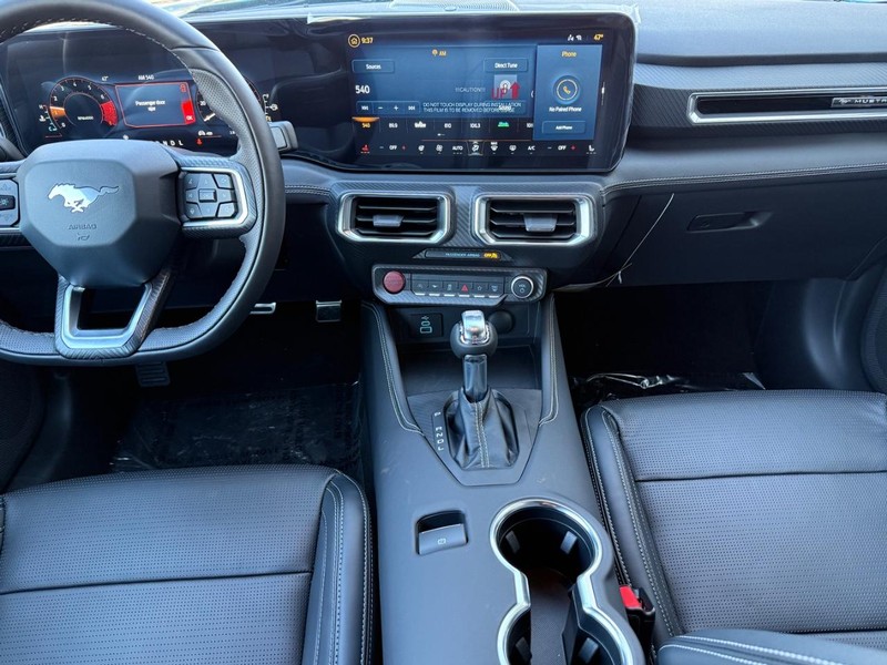 Ford Mustang Vehicle Full-screen Gallery Image 6