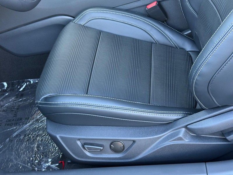 Ford Mustang Vehicle Full-screen Gallery Image 17