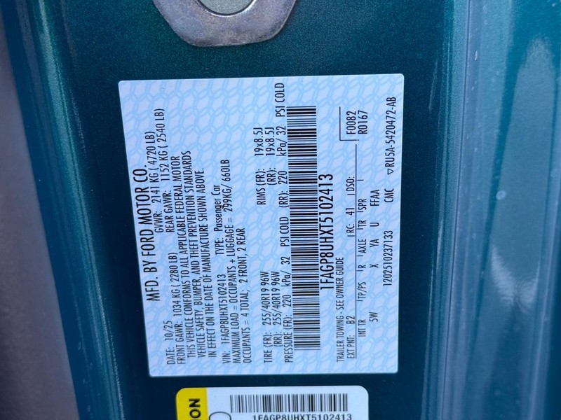 Ford Mustang Vehicle Full-screen Gallery Image 18