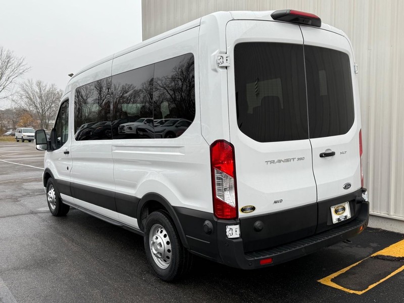 Ford Transit Passenger Wagon Vehicle Full-screen Gallery Image 3