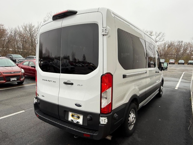 Ford Transit Passenger Wagon Vehicle Full-screen Gallery Image 6