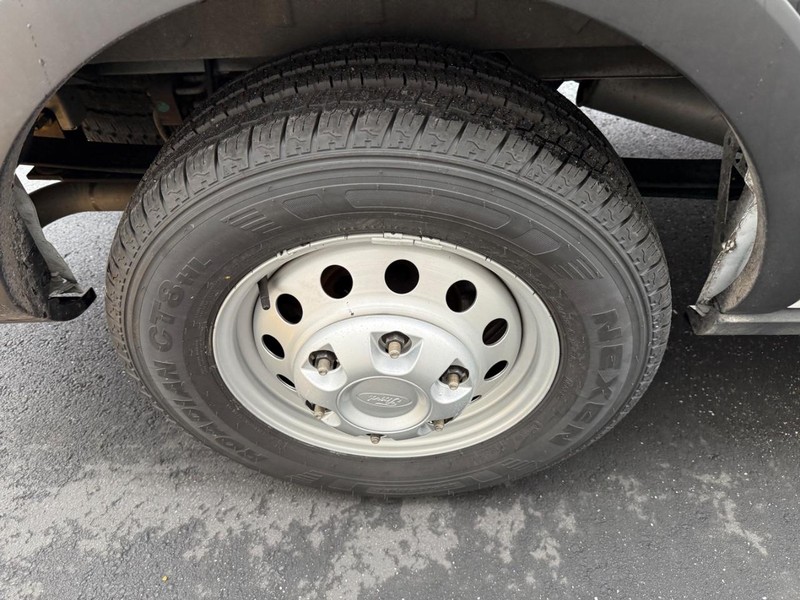 Ford Transit Passenger Wagon Vehicle Full-screen Gallery Image 7