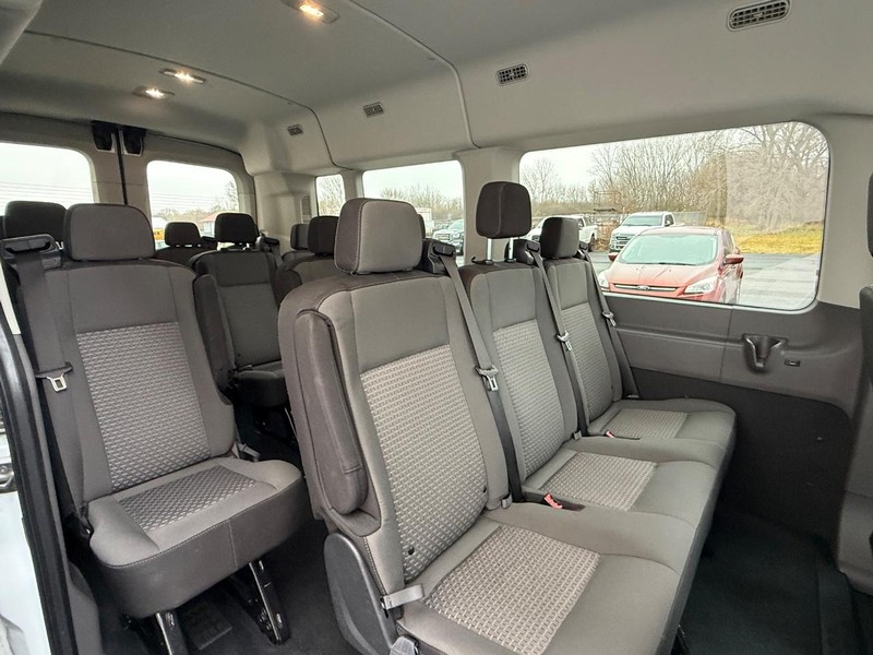 Ford Transit Passenger Wagon Vehicle Full-screen Gallery Image 9