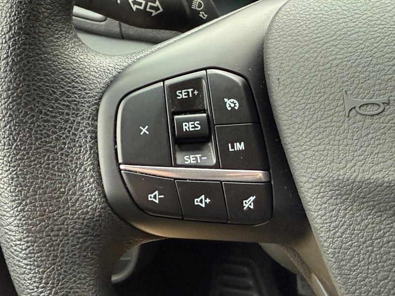 Ford Transit Passenger Wagon Vehicle Full-screen Gallery Image 15