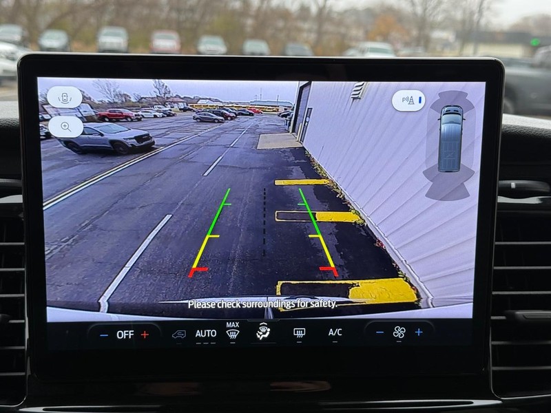 Ford Transit Passenger Wagon Vehicle Full-screen Gallery Image 18