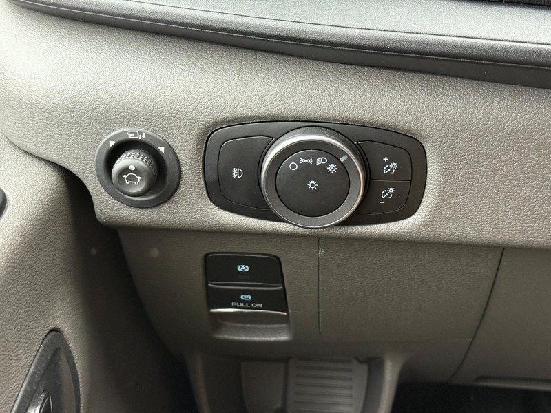 Ford Transit Passenger Wagon Vehicle Full-screen Gallery Image 19