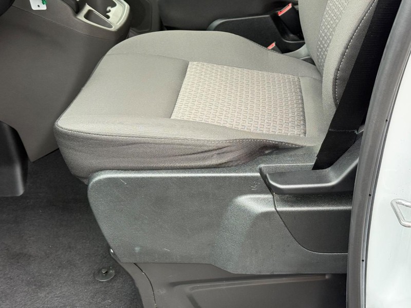 Ford Transit Passenger Wagon Vehicle Full-screen Gallery Image 21