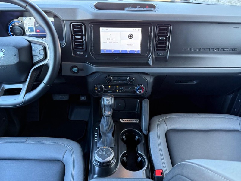 Ford Bronco Vehicle Full-screen Gallery Image 10