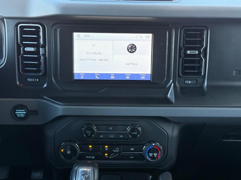 Ford Bronco Vehicle Full-screen Gallery Image 11