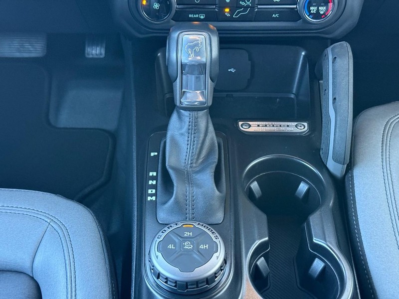 Ford Bronco Vehicle Full-screen Gallery Image 12